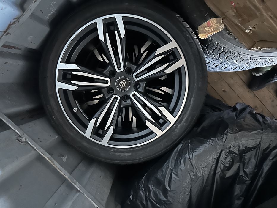 Чисто НОВИ джанти 18- ки 5 X 114.3 с чисто нови гуми 235/45/18