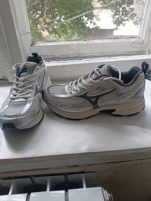 Кроссовки Mizuno