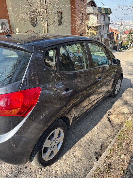 Продавам Киа Венга