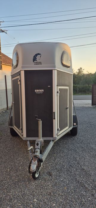 Remorca transport cai