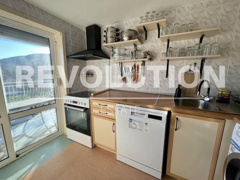 Дава се под наем Къща в к.к. Златни пясъци - 180 кв.м за 1018.98 € - Снимка #9