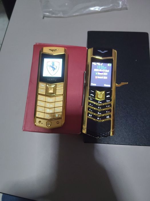 Telefoane de vânzare Vertu Ferrari