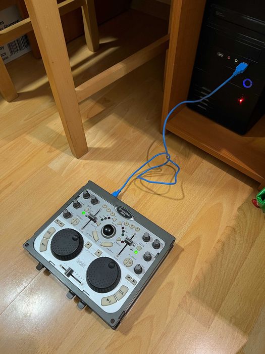 DJ контролер Hercules