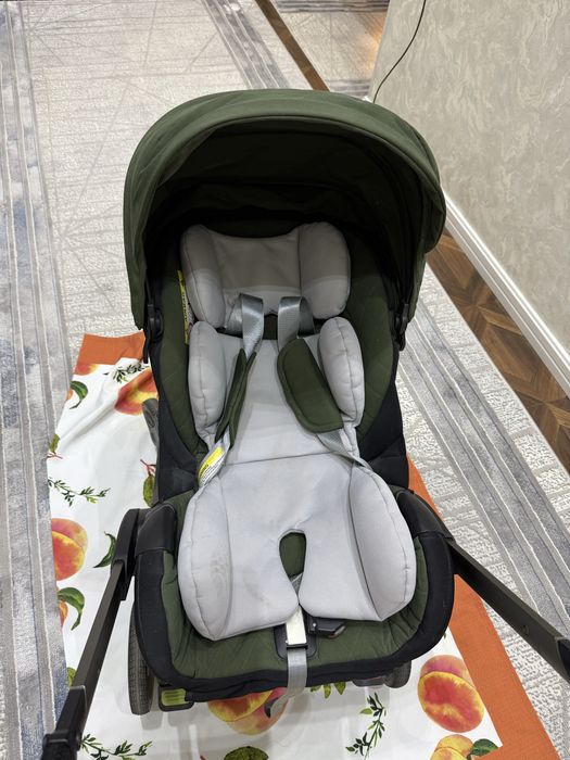 Детская коляска три в одном.