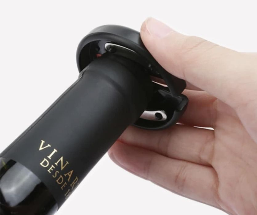 Идеален коледен подарък за ценителите на виното

Комплекта включва:
1.