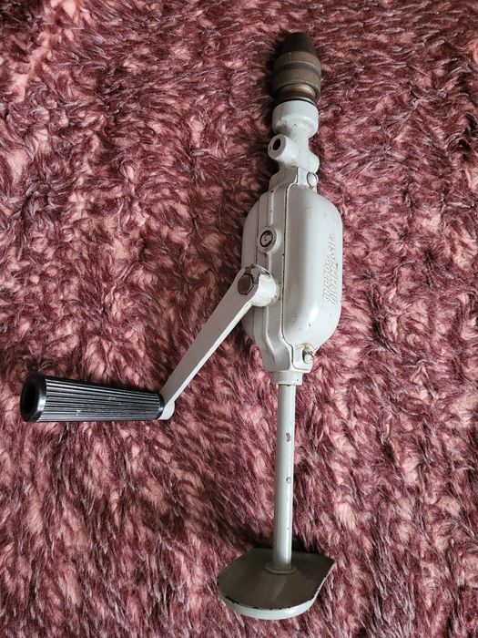 Ручная механическая дрель