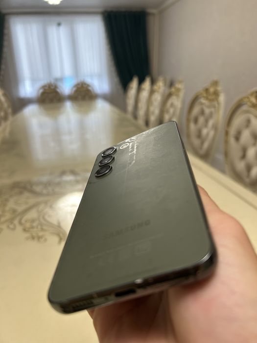 Самсунг S23.
