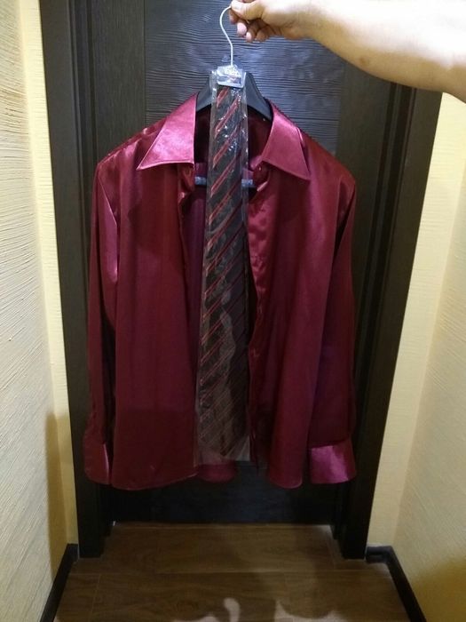 Костюм продавам..