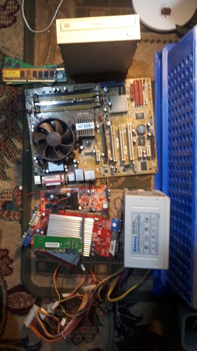 Продам на запчасти компьютер