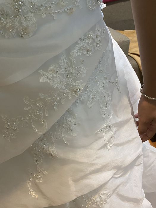 rochie de mireasa alba cu trena extensibila