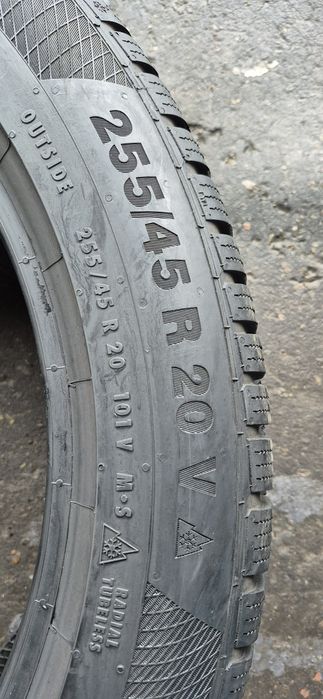 4 anvelope iarna,fata Continental 255/45/20,spate Pirelli 285/40/20.