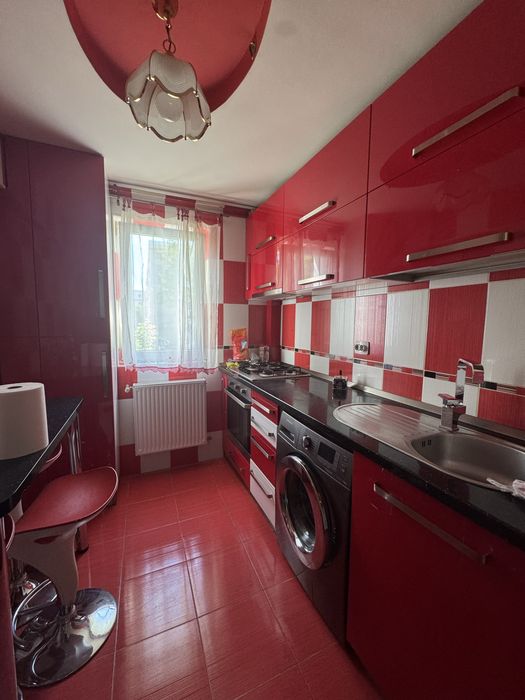 Inchiriez apartament