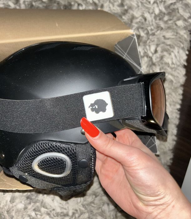 Casca de ski cu ochelari