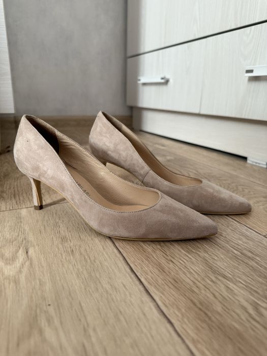 Туфли лодочки с острым носом на каблуке из натуральной замши 36-37 р.