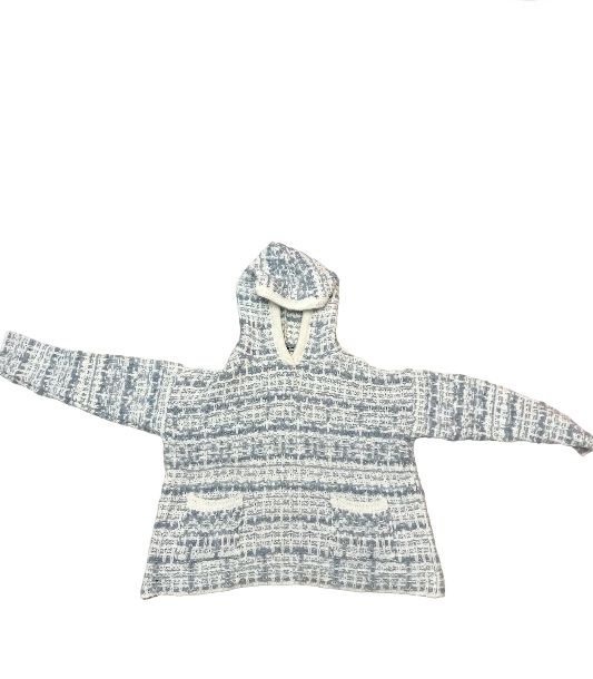 Свитер бело-голубой