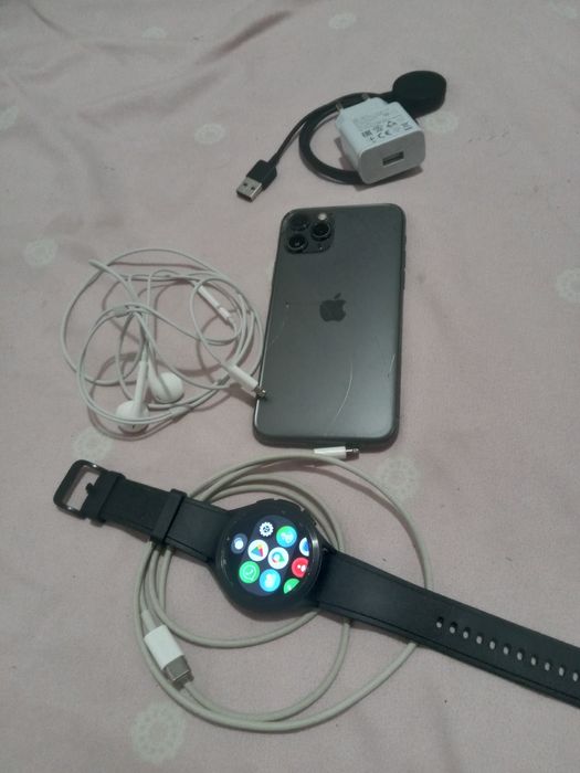 Vand sau schimb tot ce se vede in poze schimb cu Ceas Galaxy Watch 5 varianta cu eSIM