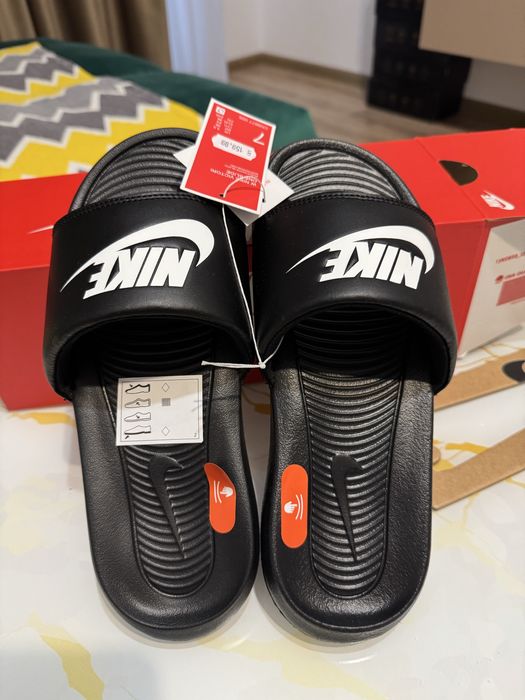 Papuci Nike - marimea 38 - noi, cu eticheta