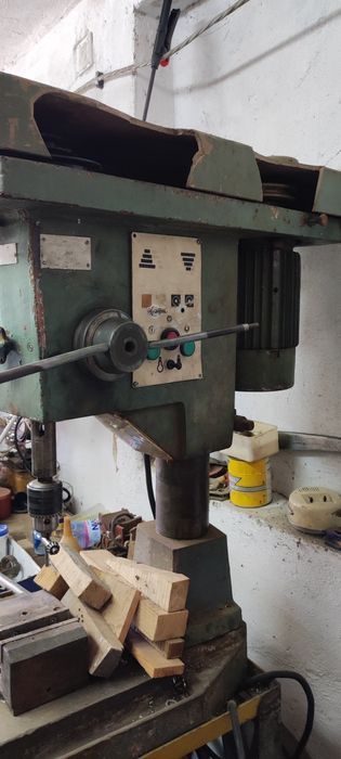 Настолна бормашина и струг
