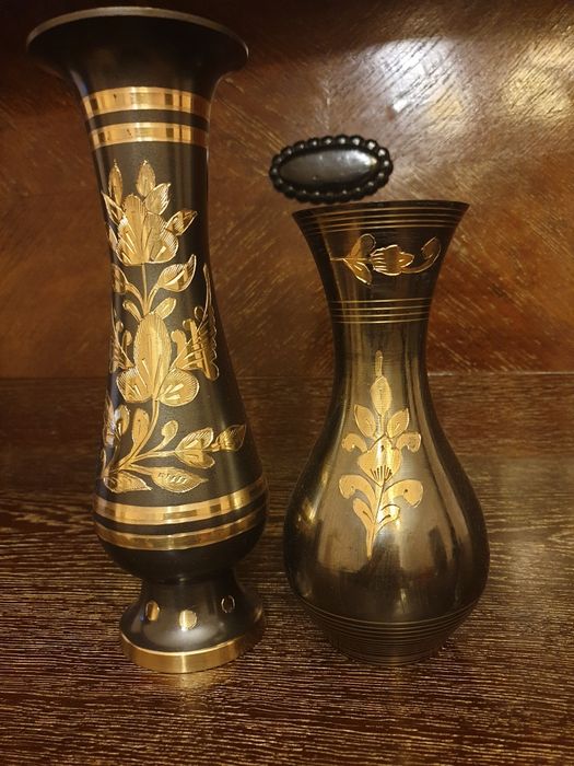 Vaza metalica lucrata manual ! Deosebita