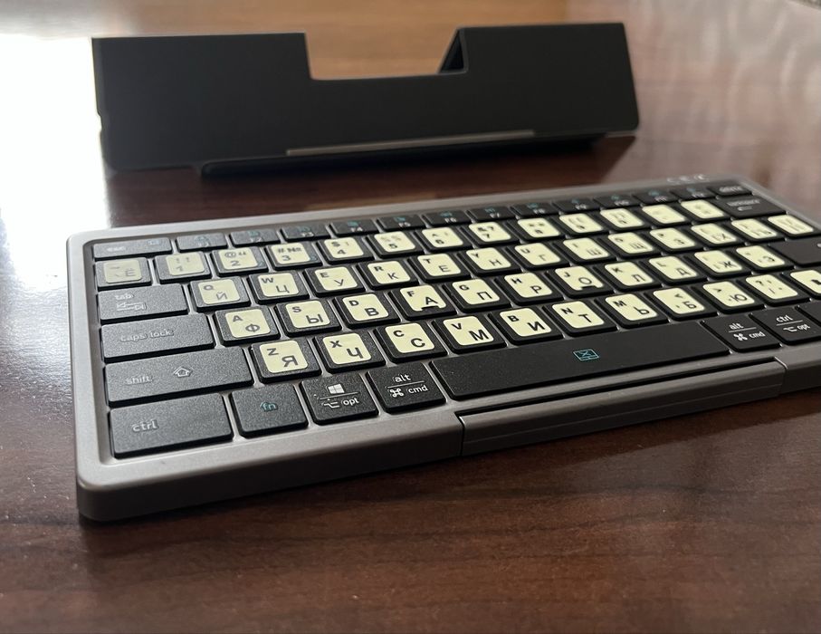 Bluetooth klaviatura KF8700 xolati ummuman ishlatilmagan