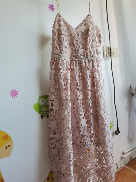 Rochie midi din dantela