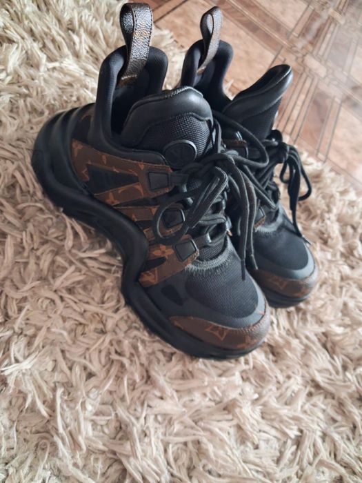 Adidasi Louis Vuitton