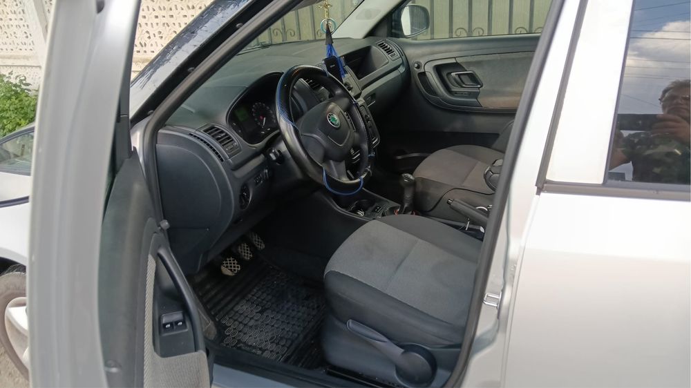 Skoda Fabia 2004-4300 lei si Skoda 2012 -3800 euro