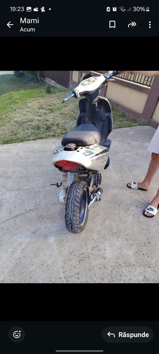 Vand scuter 49 schimb cu G2 trotinetă