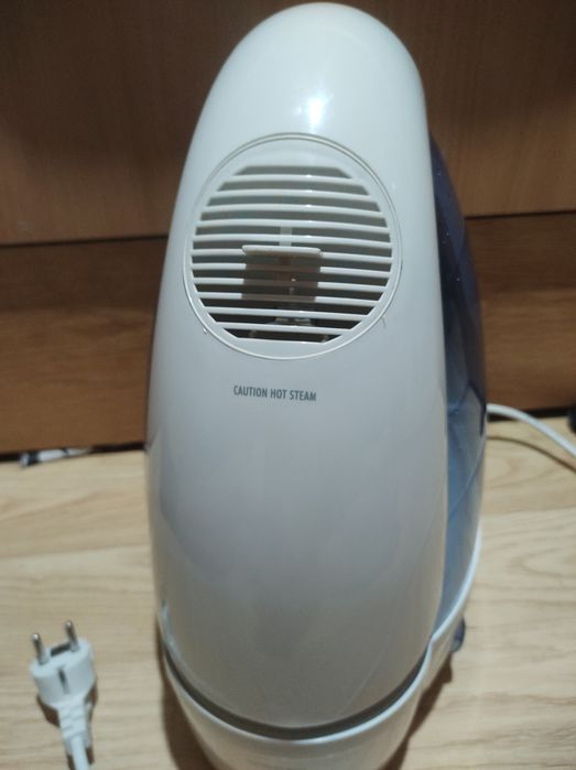 Umidificator cu abur cald DeLonghi UH700M ca nou