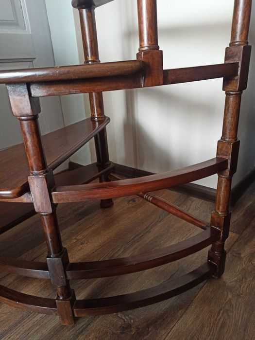 Стълба за библиотека