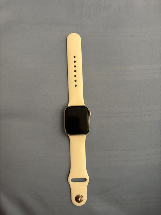 Apple watch SE отлично състояние
