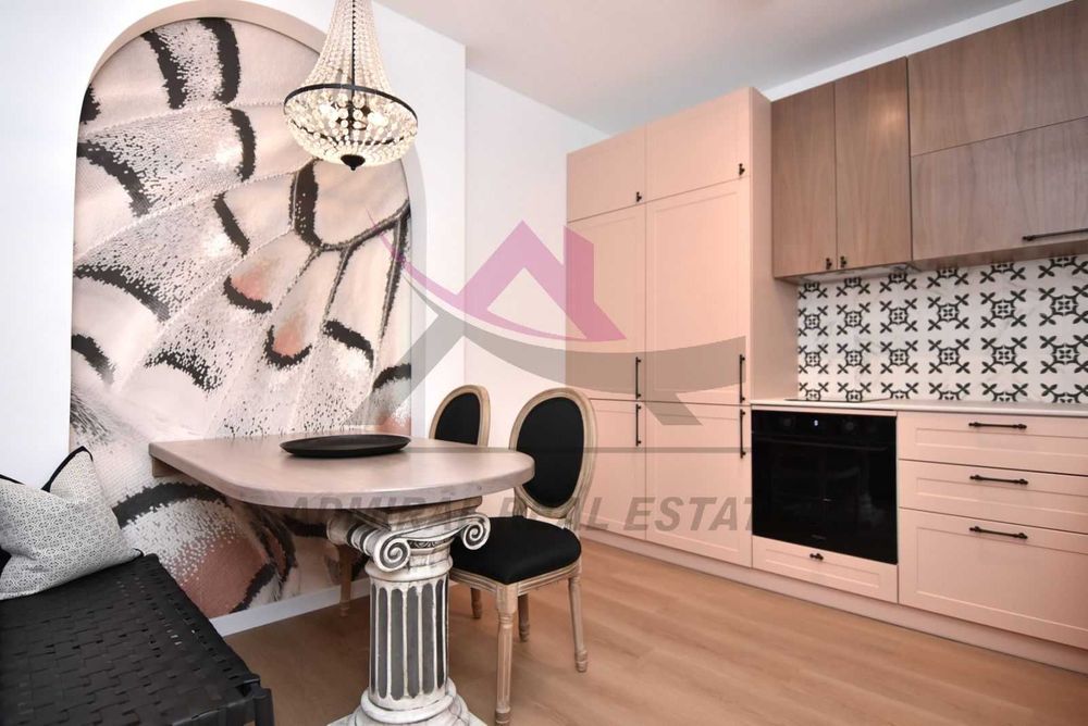 Продава се Едностаен апартамент в к.к. Св.Св. Константин и Елена - 40 кв.м за 3875 €/кв.м - Снимка #1