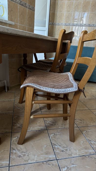 Продам кухонный стол со стульями