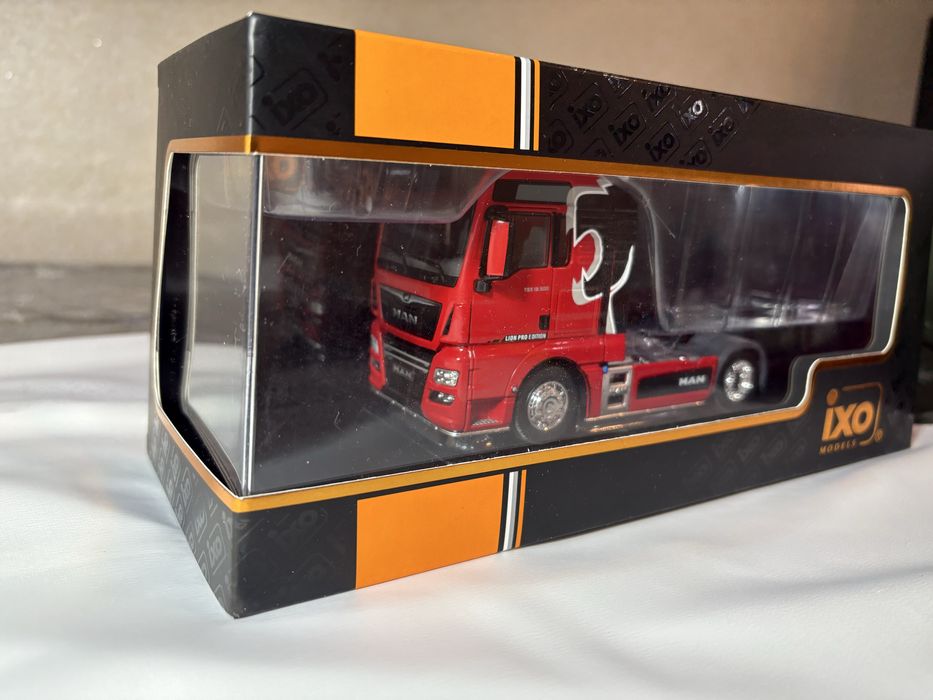 Продам модели 1:43..