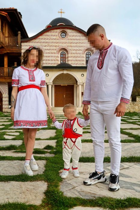 Народна носия за празник