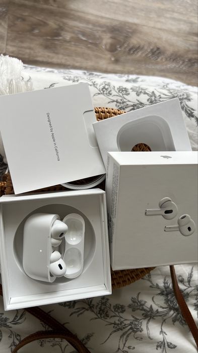 AirPods  Pro 2 cu carcasa
