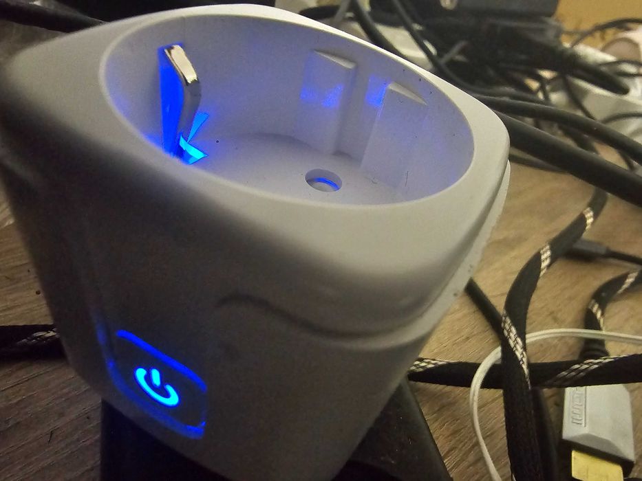 Интелигентен WiFi контакт 20А електромер превключвател смарт ключ реле