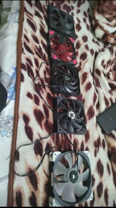 Vând ventilatoare calculator