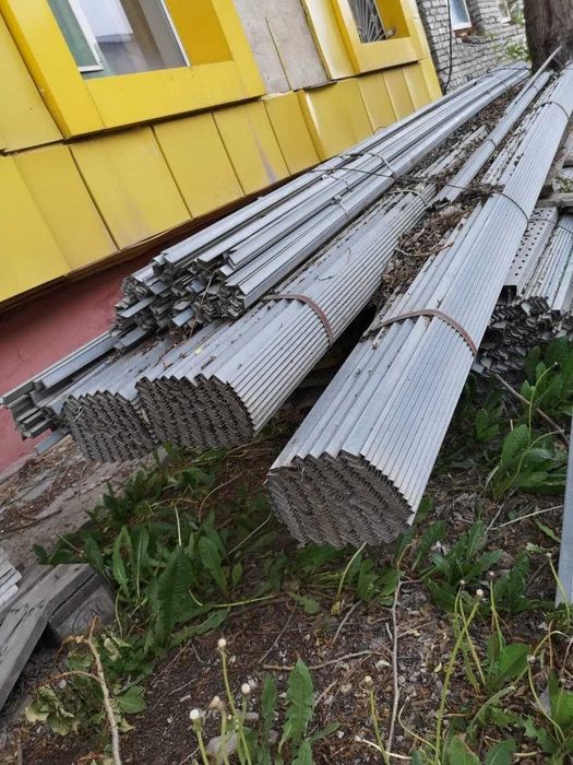 Продам качественные Угольники, кабельные каналы потолочные.