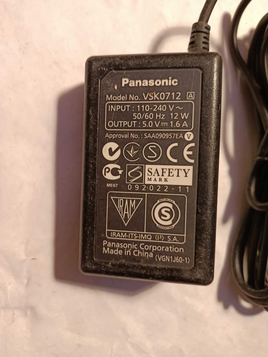 Продам адаптер питания для видеокамеры "Panasonic" .