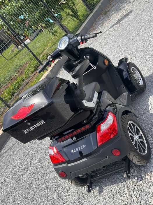 Scuter/carucior electric pentru varstnici sau persoane cu dizabilitati