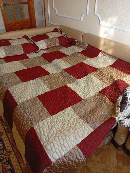 Покрывало шёлк+ 2 наволочки.