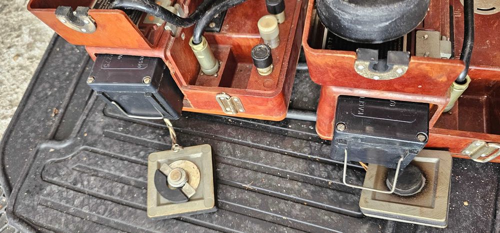 Продавам военни полеви телефона ТАП 77,за колекционери