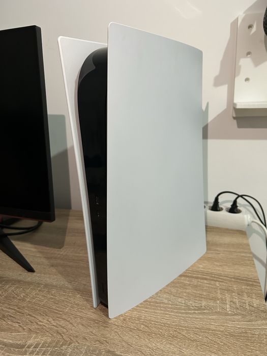 Vand PS5 Nou/ Impecabil/ functioneaza 10/10