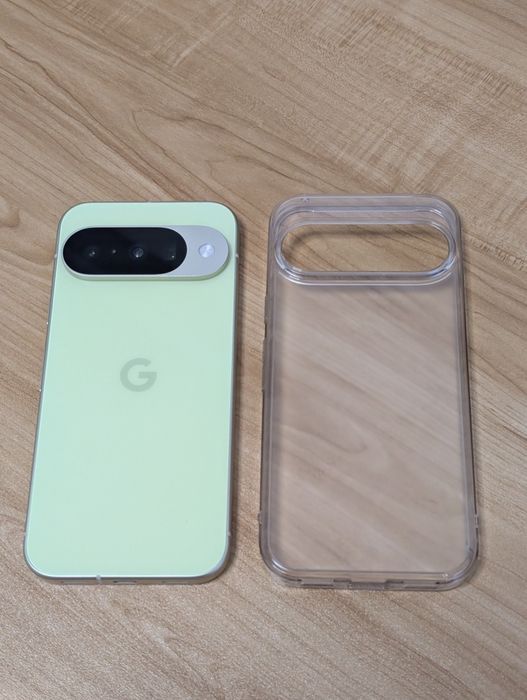 Vând smartphone Google Pixel 10 Lemongrass 128 GB in stare excelentă, garanție