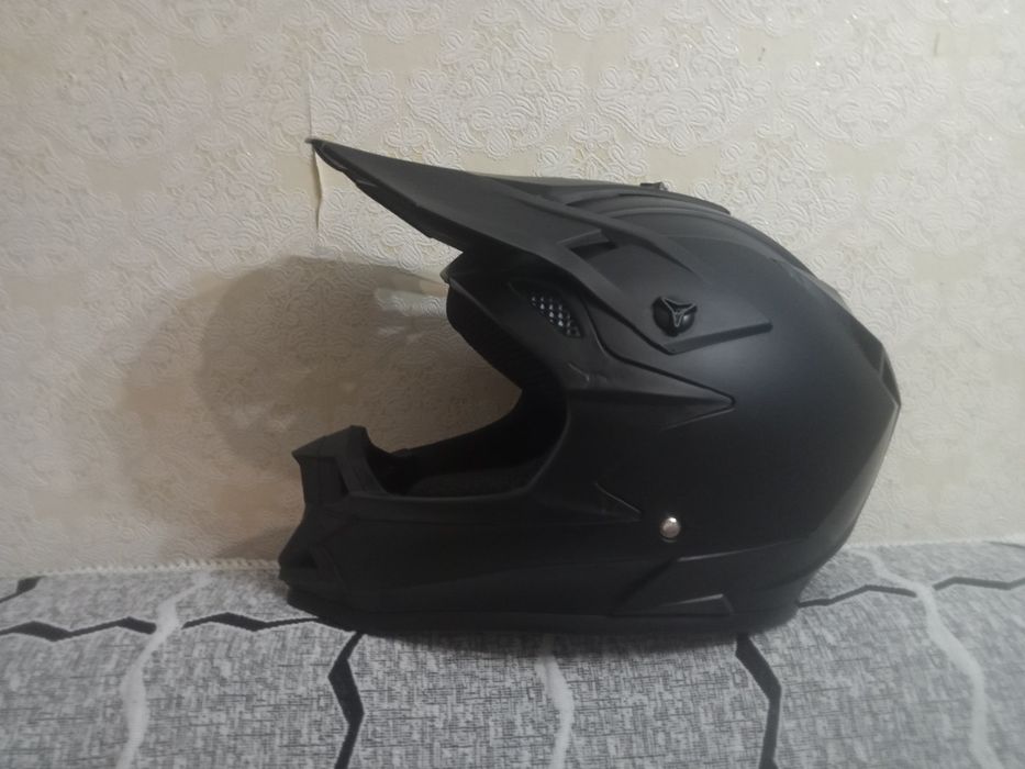 Эндуро шлем черный