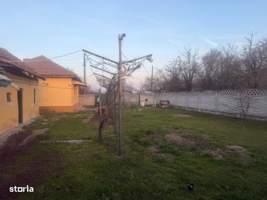 Casa parter, 100 mp utili, 1090 mp teren,  Pielesti
