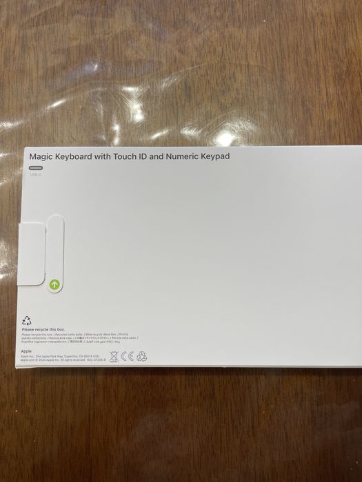 Apple magic keyboard with Touch ID (ucb c)
