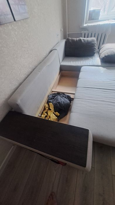 Диван отличный 3х1.8 угловой