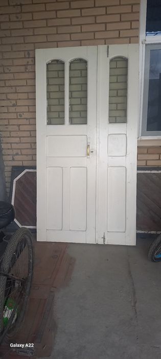 Eshiklar sotiladi  narxi kelishilgan holda